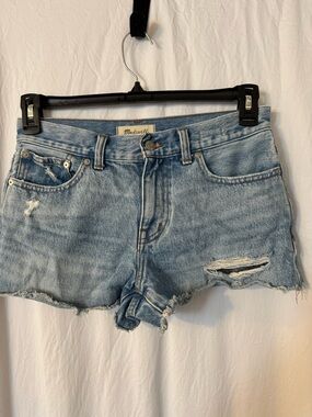 Madewell Light Wash DenimThe Low rise Boyfriend Cutoff Shorts. Size 24